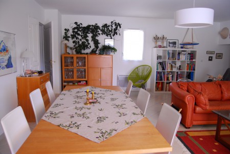 Vardagsrummet med matplats